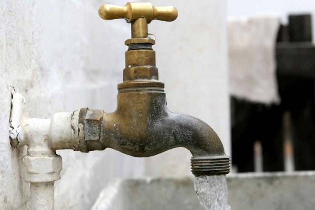 Los aumentos en los cobros por el suministro de agua potable en el municipio capitalino golpean a todos los sectores