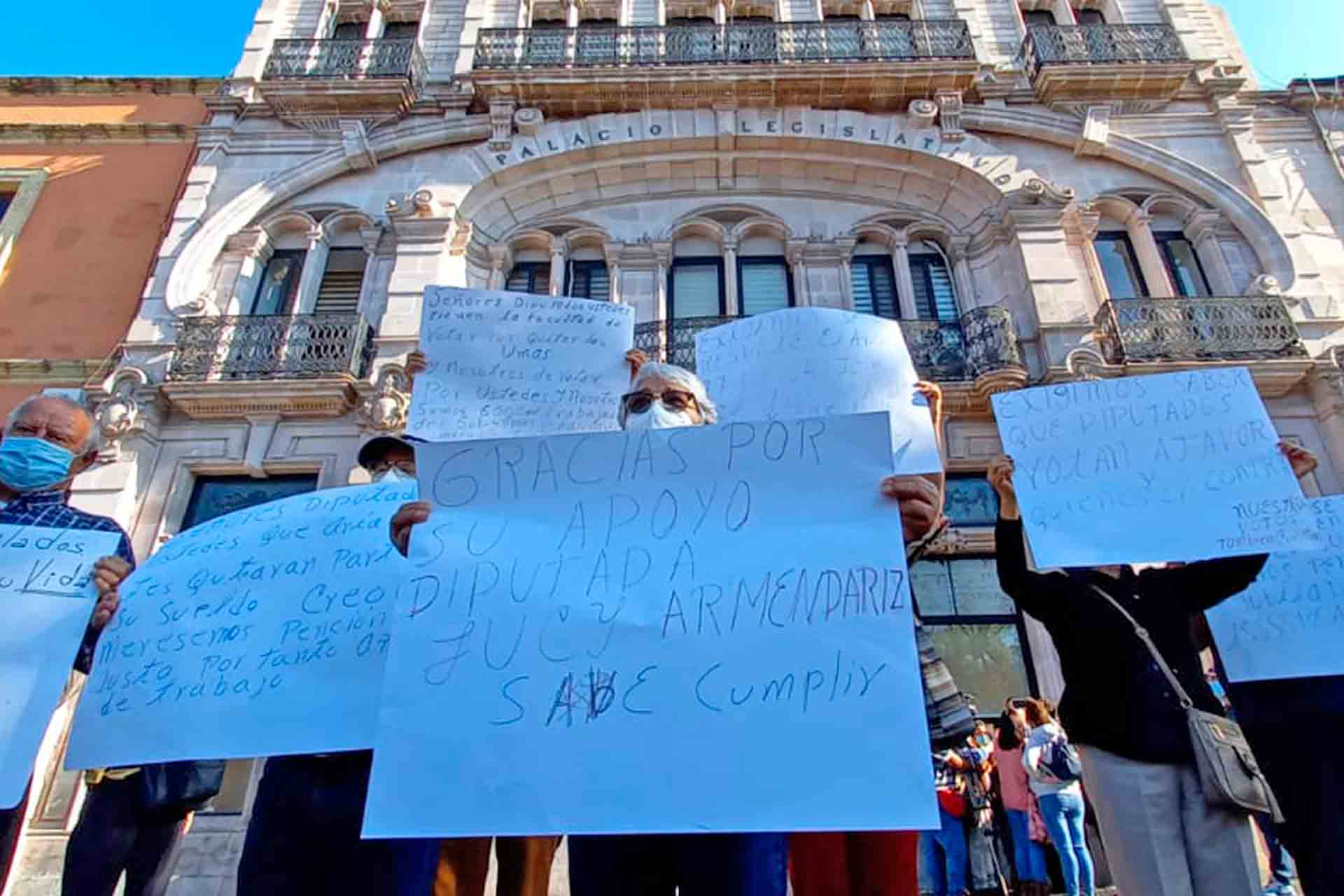 Jubilados Del ISSSSPEA Vuelven A Protestar Ahora En El Congreso Hidrocalidodigital