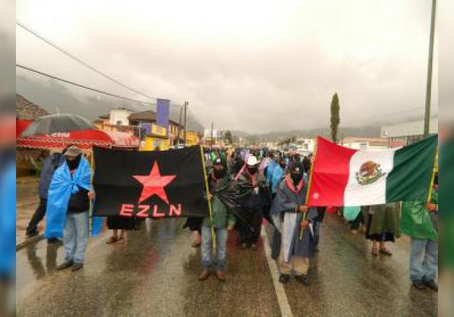 Integrantes del rebelde Ejército Zapatista de Liberación Nacional (EZLN) participan en una manifestación el viernes 21 de diciembre de 2012, en San Cristobal de las Casas, estado de Chiapas (México). EFE/Archivo