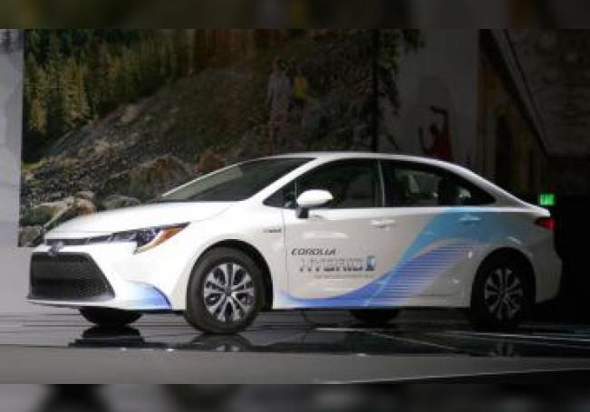 El 2020 Toyota Corolla Hybrid es presentado durante el show del motor Automobility LA en el Centro de Convenciones en Los Ángeles, California (Estados Unidos). EFE/Mike nelson/Archivo