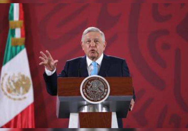 López Obrador se ríe de memes sobre rifa del avión presidencial: son geniales