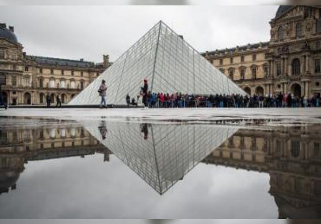 El Louvre cierra sus puertas por el coronavirus