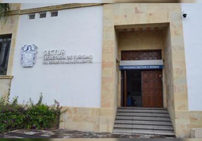 Exterior de las oficias de SECTUR.