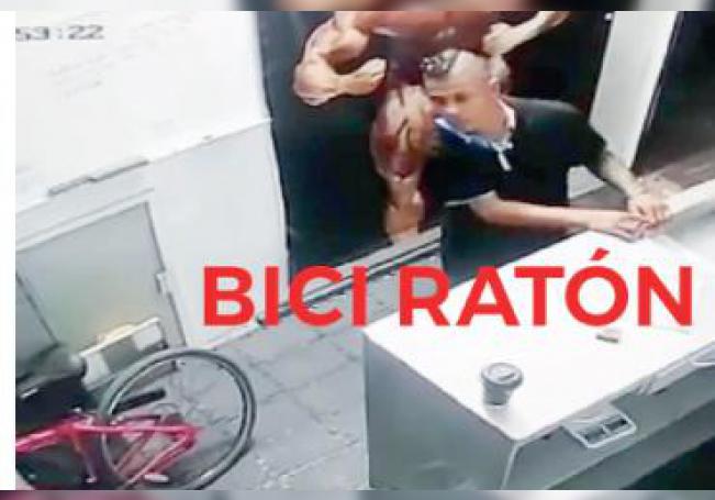 Exhiben a ladrón que ingresó a un establecimiento para robar una bicicleta