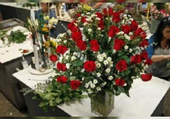 Comerciantes hacen su agosto con las flores para San Valentín