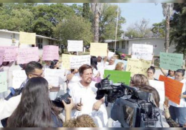 Imagen de archivo de una manifestación en el IEA de los maestros de Inglés.