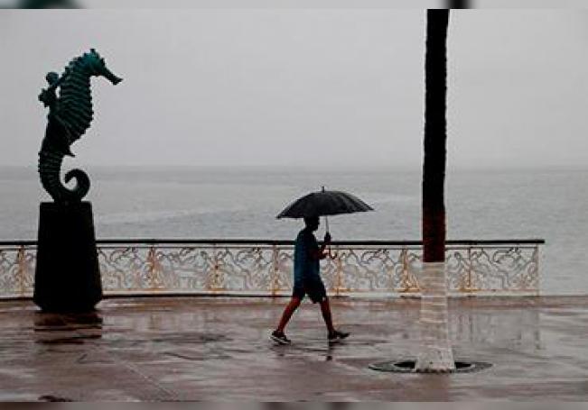 Lorena regresa al mar como tormenta tropical