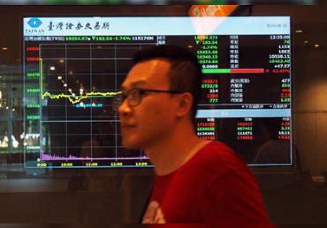 La caída del yuan y la guerra comercial sacuden la Bolsa de Hong Kong