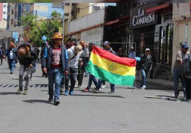Al menos 30 heridos en incidentes en Bolivia, uno por un proyectil