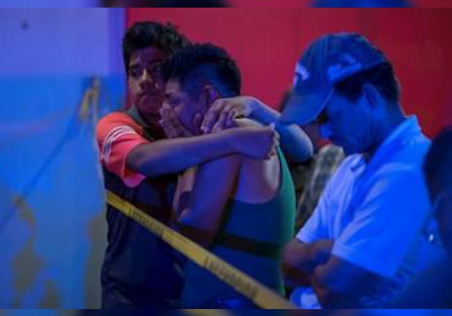 Sube a 25 cifra de muertos en la masacre de bar nocturno en Veracruz