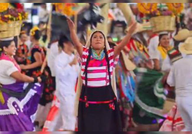 Yalitza Aparicio protagoniza la fiesta de la Guelaguetza en Oaxaca