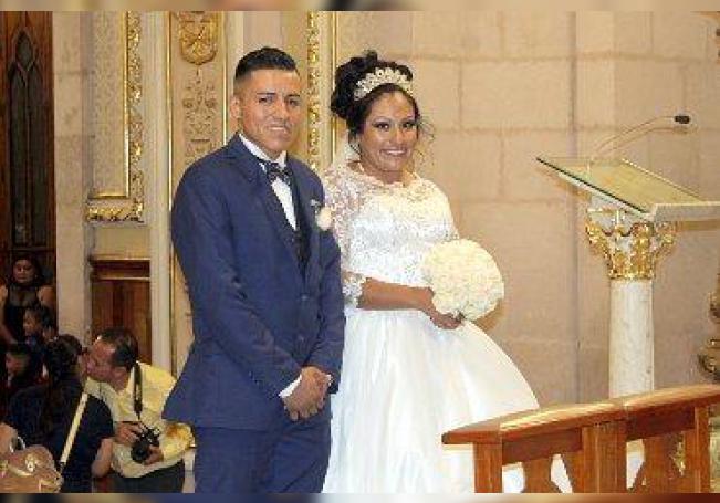 Víctor Alfonso Herrera Campos y Jazmín Yuridia Téllez Hernández en su boda.