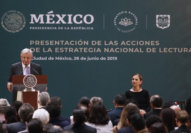 López Obrador pide a sus críticos ‘no meterse’ con su esposa