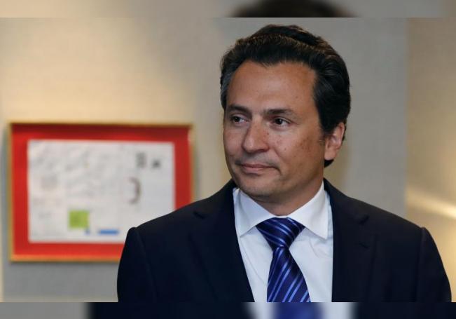 El exdirector de Petróleos Mexicanos (Pemex) Emilio Lozoya llega el jueves 17 de agosto de 2017, a una rueda de prensa en Ciudad de México (México). EFE/José Méndez/Archivo