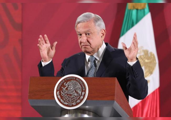 El presidente de México, Andrés Manuel López Obrador, habla durante su conferencia matutina en el Palacio Nacional de Ciudad de México (México). EFE/José Pazos/Archivo