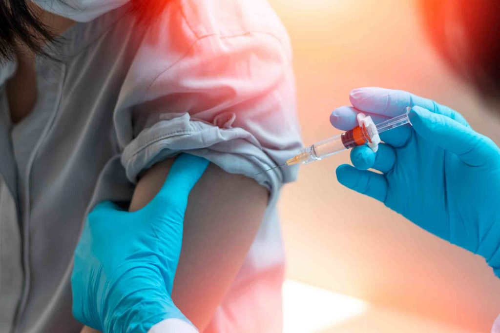 Aseguradoras no cubrirán reacciones adversas a vacuna antiCovid