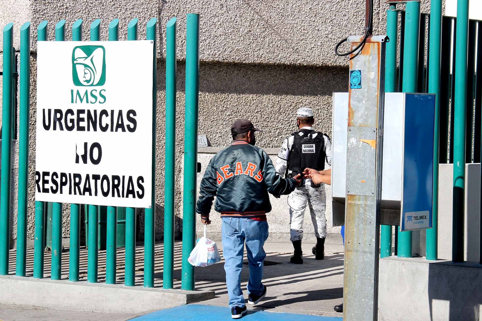 Entrada de urgencias a un hospital del IMSS en Aguascalientes