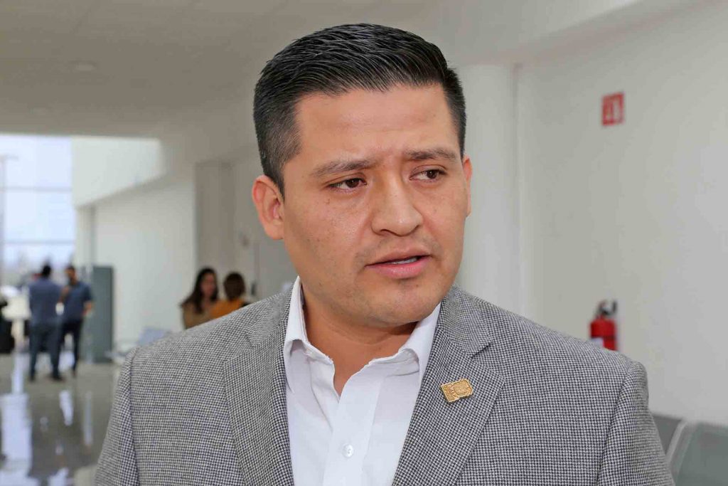 Heder Guzmán responde a MOS por acusaciones contra el Congreso