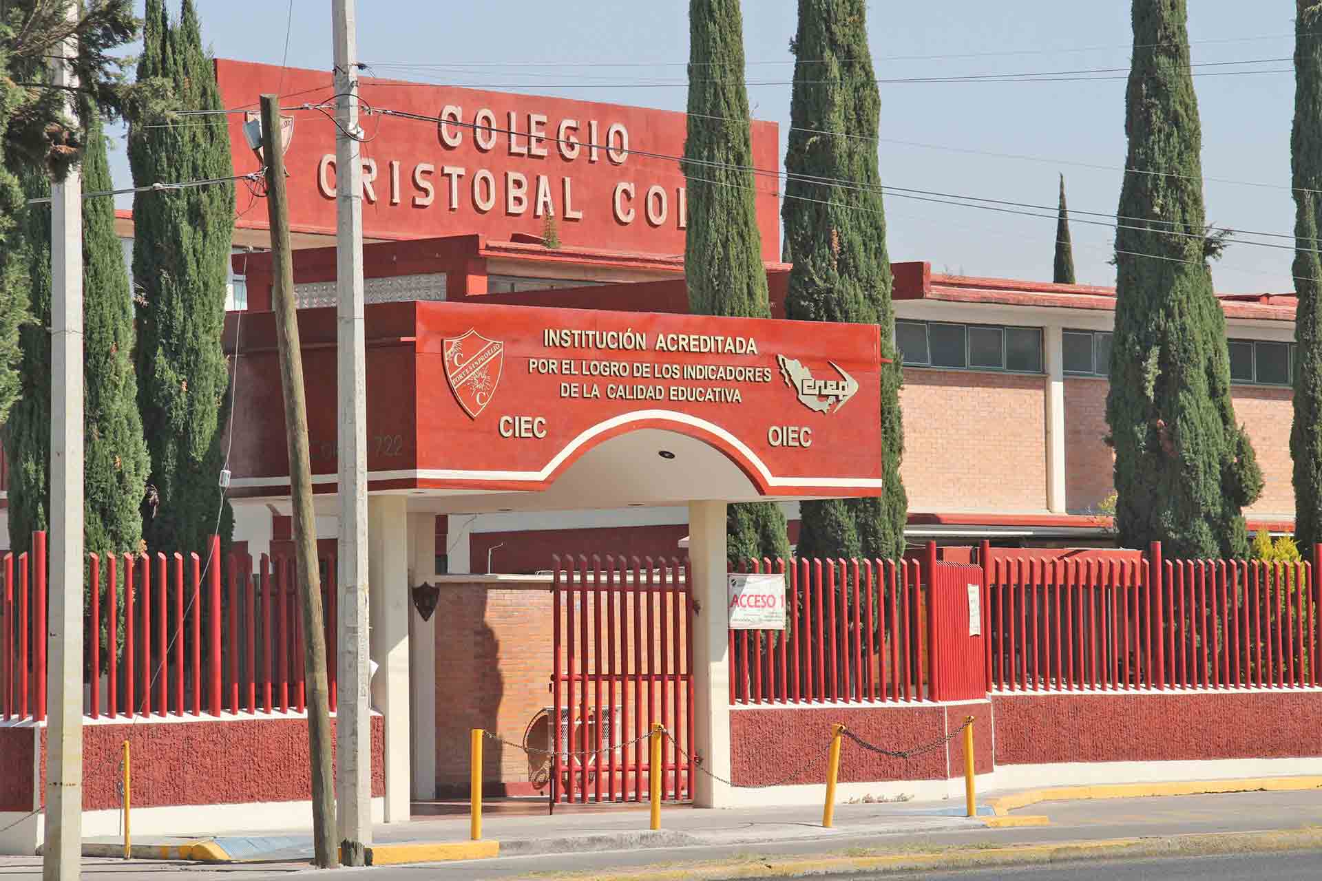 El Colegio Cristóbal Colón, al norte de la ciudad.