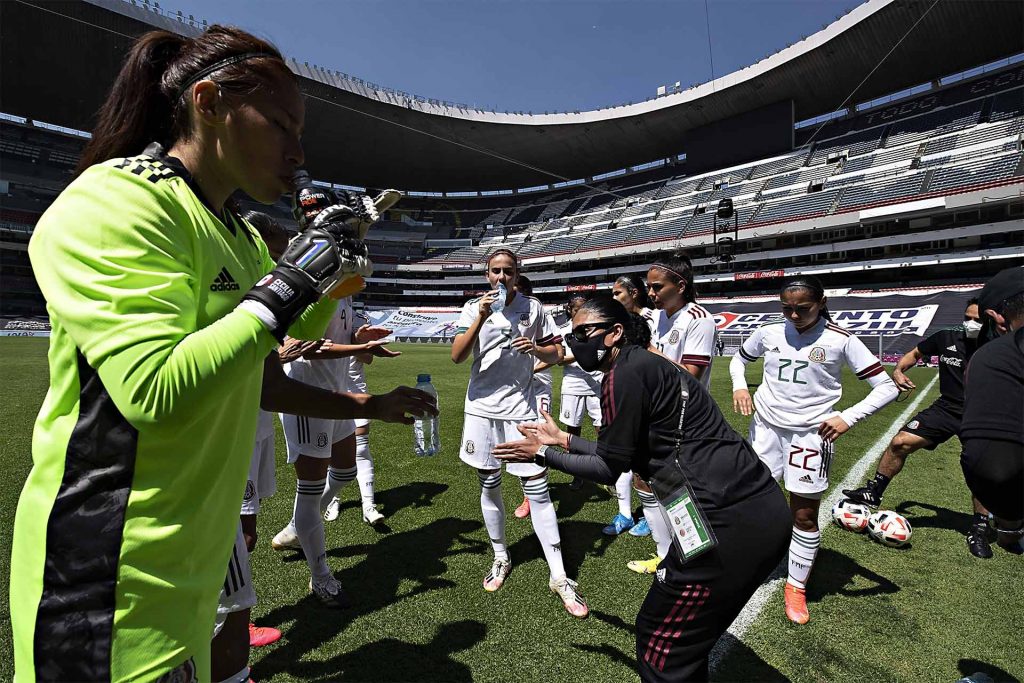Mónica Vergara se va “muy contenta” tras debutar en la Selección