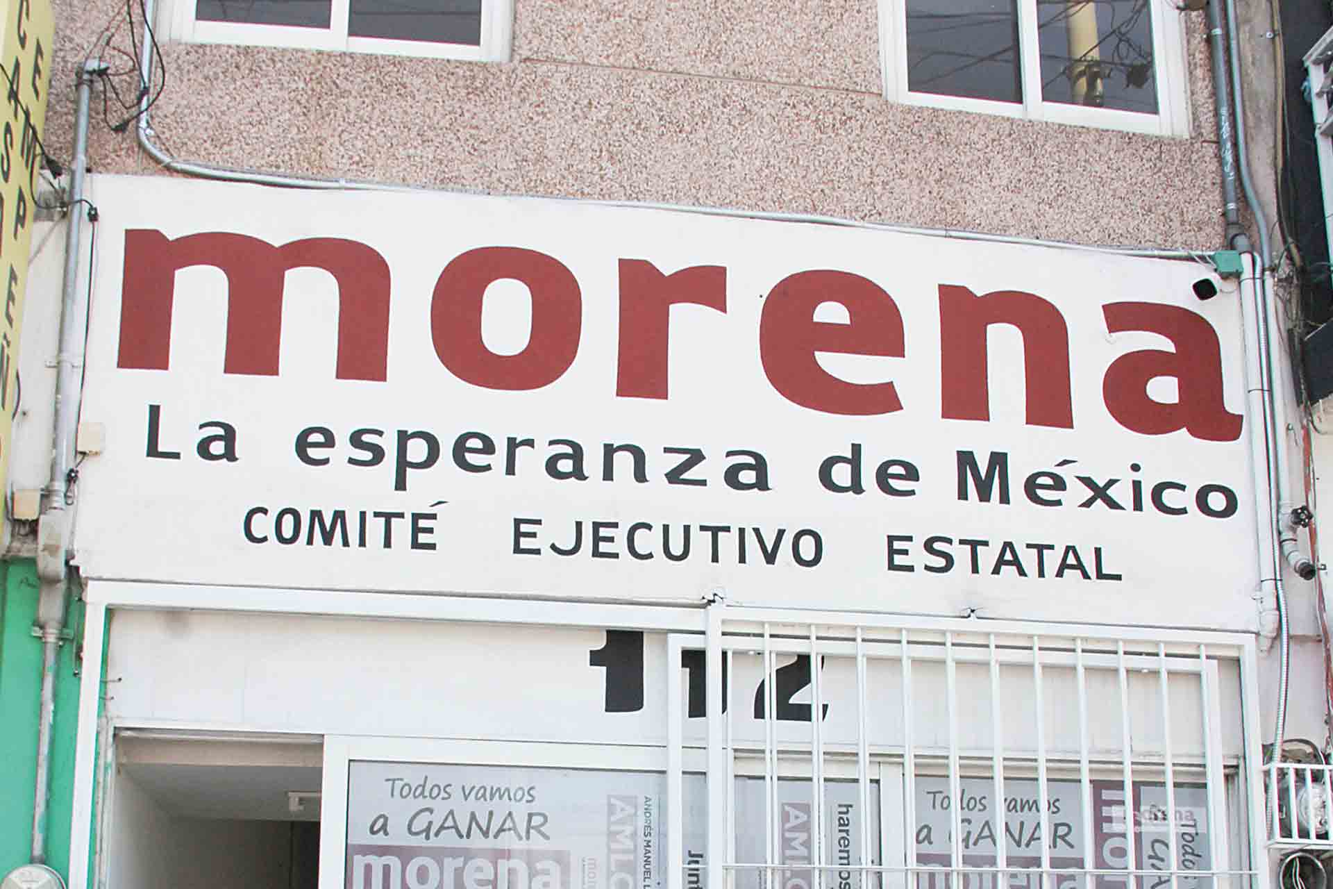 Exterior de la sede estatal de Morena.