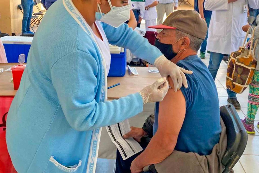 Aplican 7 mil 200 vacunas contra el coronavirus en tres municipios