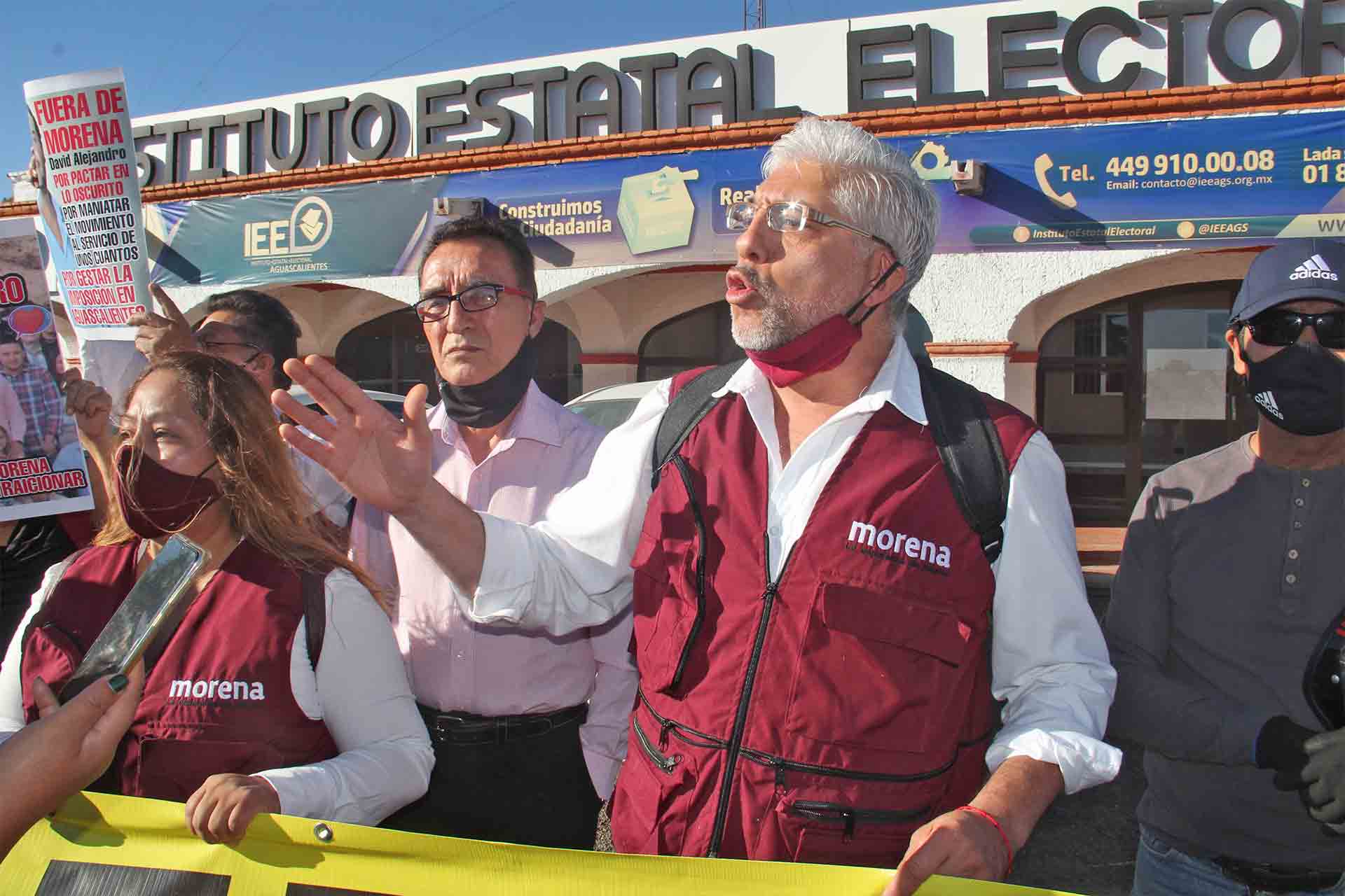 Morenistas impidiendo el registro de los candidatos de su mismo partido.