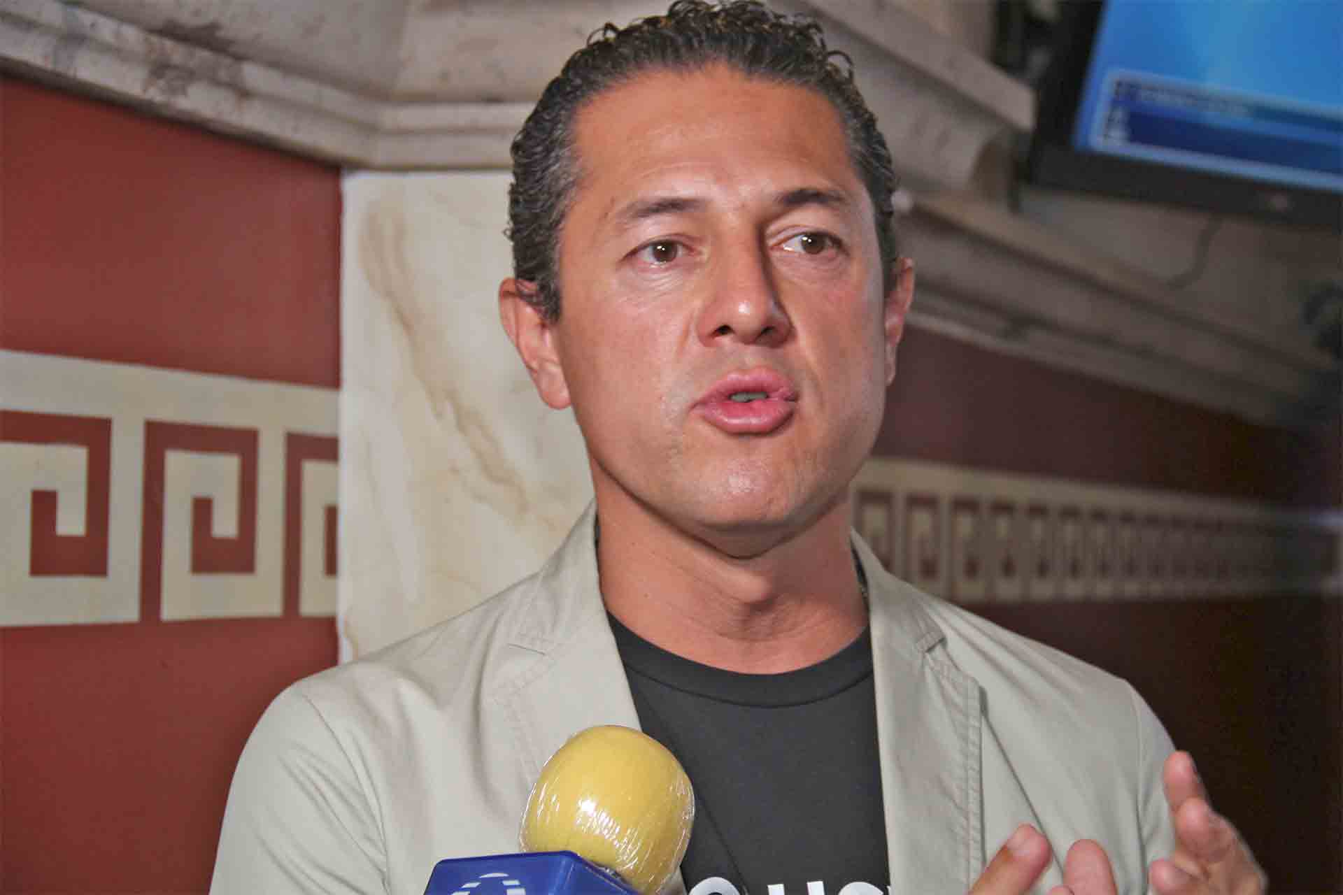Gustavo Granados.