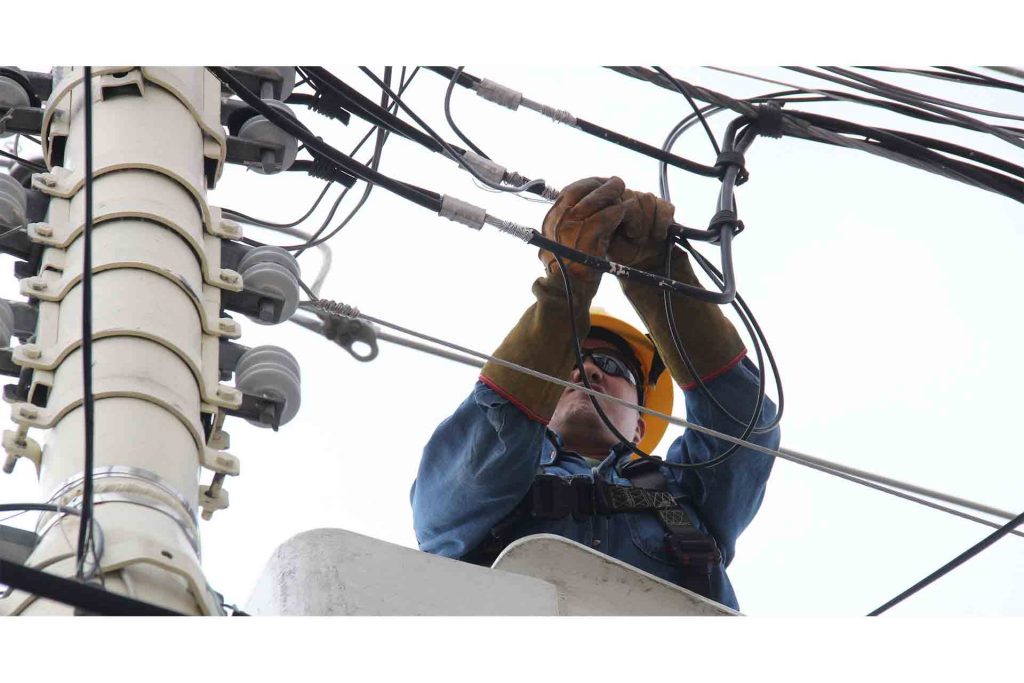 Causan estragos los constantes apagones de la CFE: Electricistas