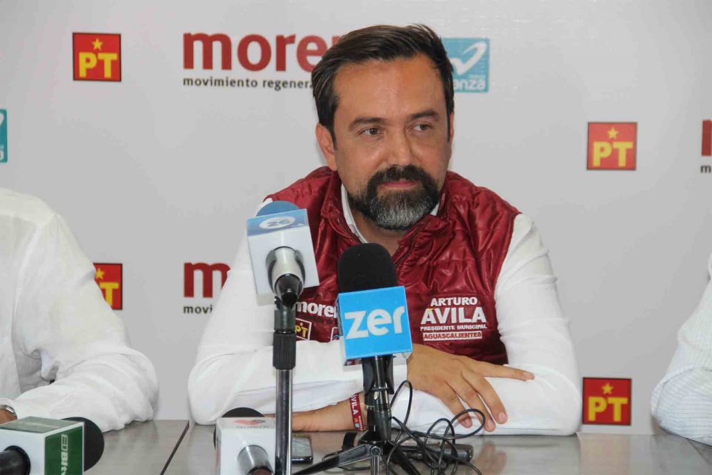 Arturo Ávila anuncia su retiro de la vida política