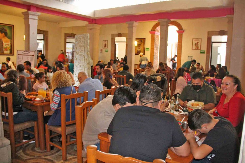 Restaurantes lucieron repletos en el Día del Padre