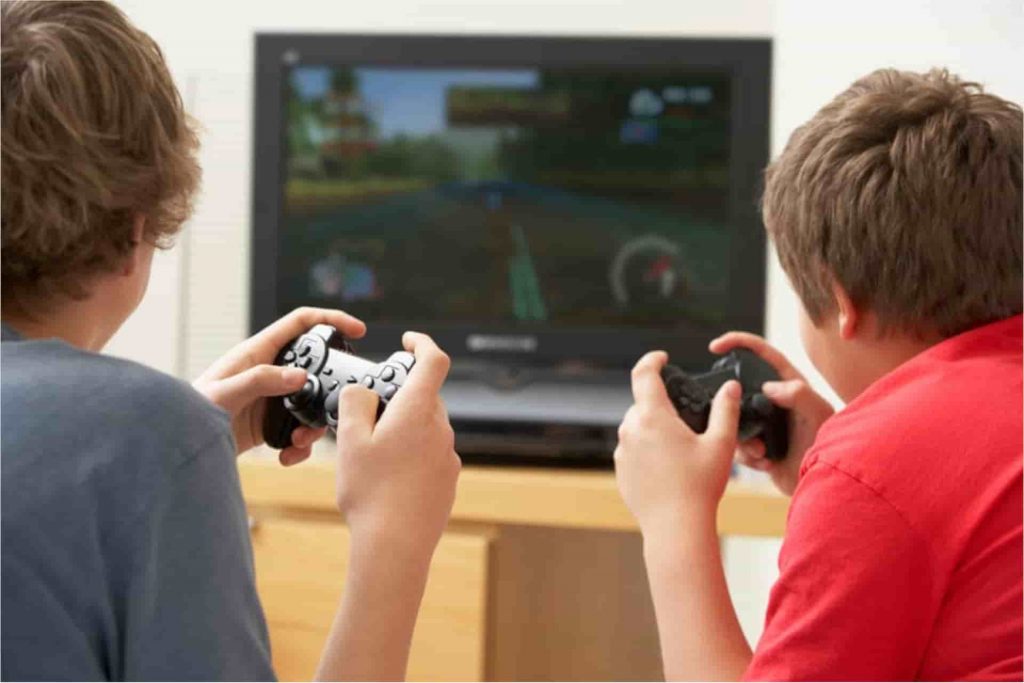 Niños y adolescentes se han vuelto adictos a los video juegos por el encierro