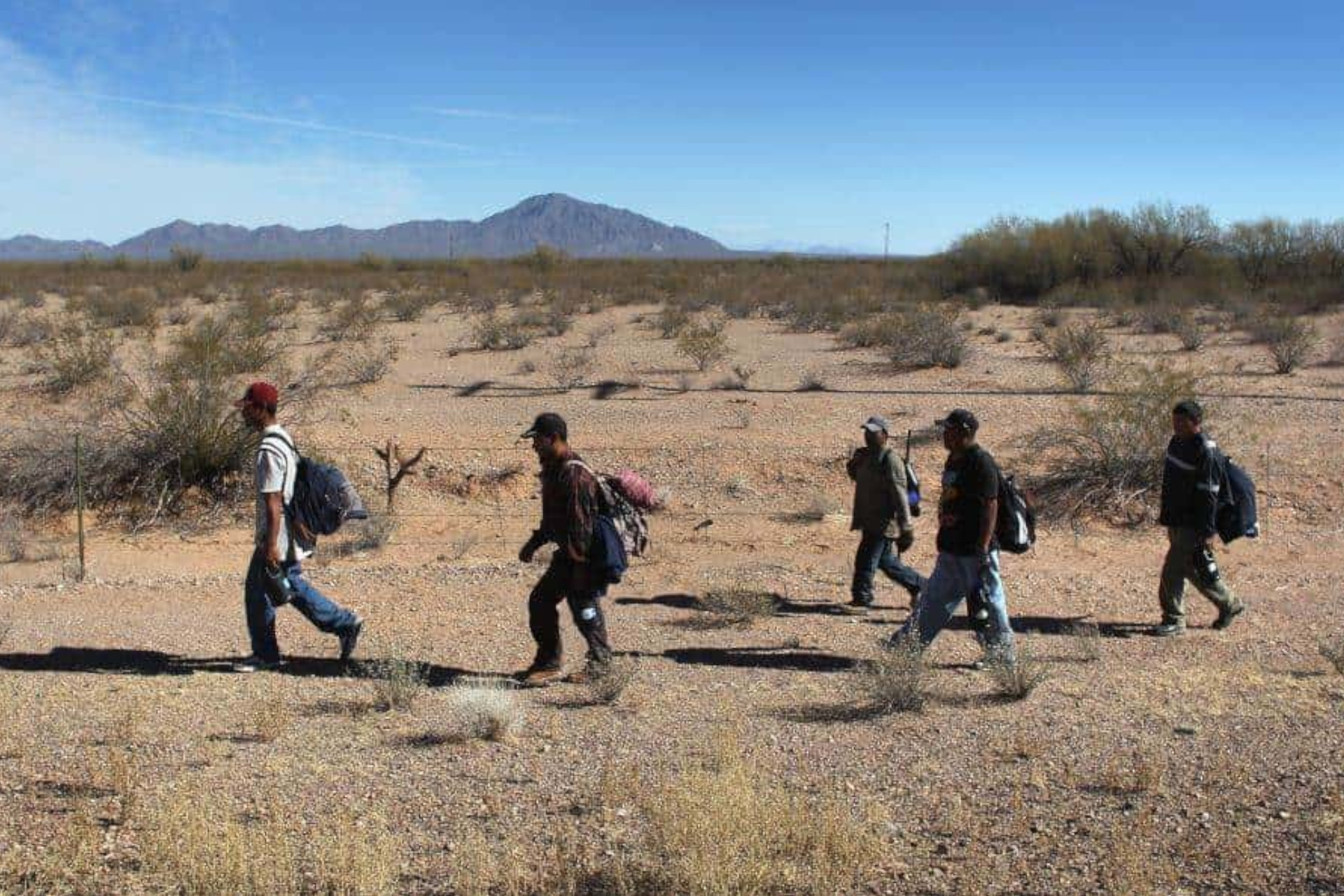 Autoridades buscan a joven migrante perdido en desierto de Chihuahua
