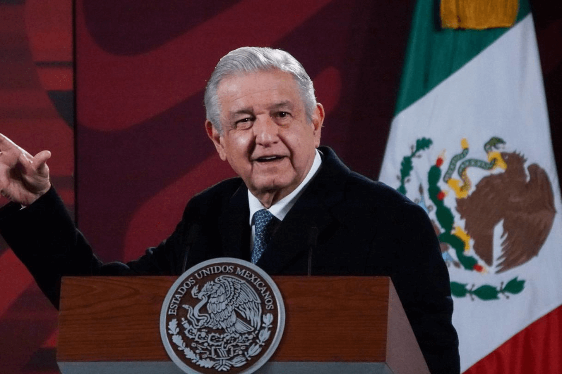 Andrés Manuel López Obrador Carlos Loret de Mola