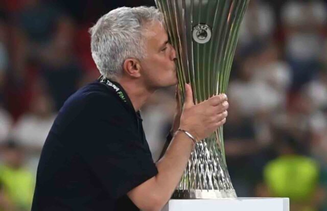Mourinho Roma UEFA Conference League