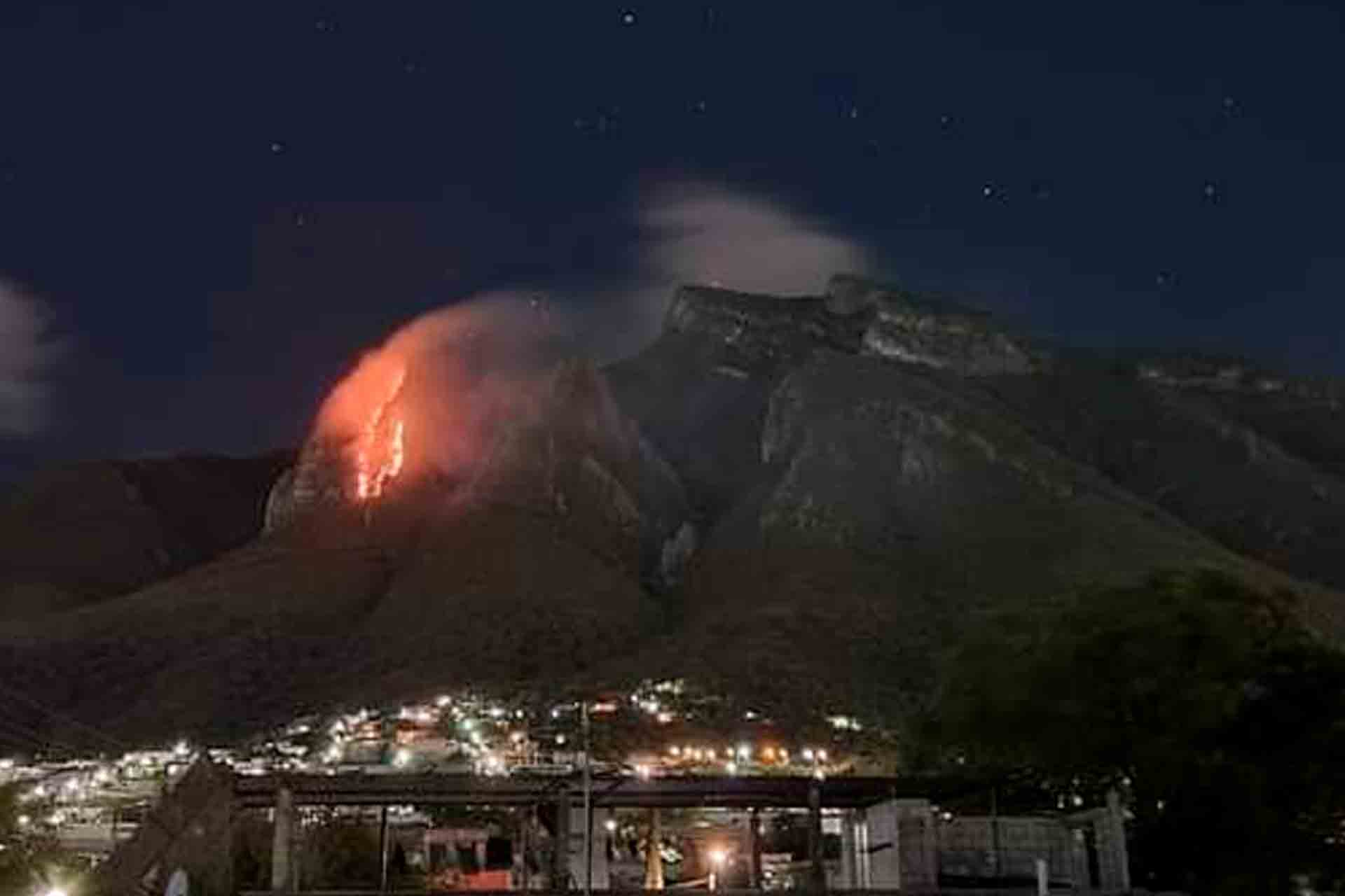 México Incendio Cerro de la Silla