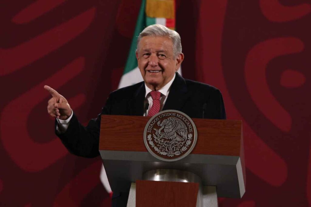 “Muy contento porque la economía está creciendo”: López Obrador