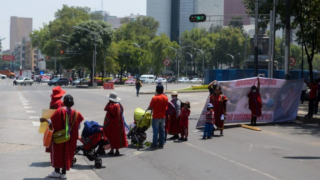 Bloqueo de normalistas en Reforma e Insurgentes suma 29 horas