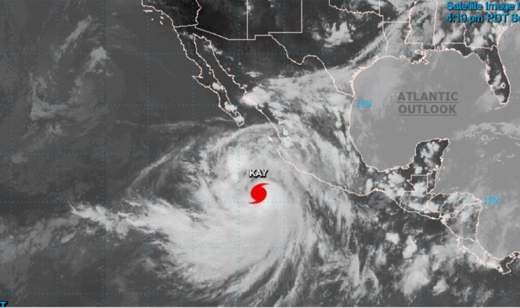Se preparan en BCS y Sinaloa por paso del huracán “Kay”