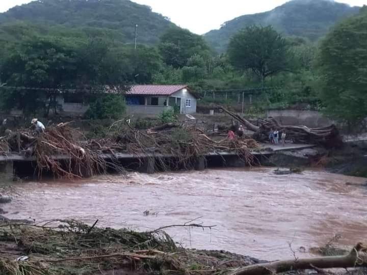 Sube a 4 el número de muertos tras lluvias en Tlatlaya, Edomex