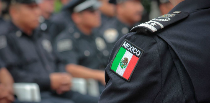 Policía abate a hombre que tomó un rehén en autobús de Guadalajara