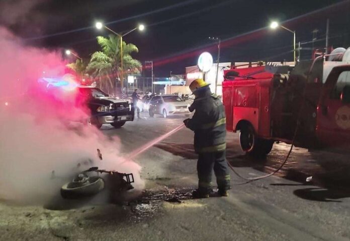 Se incendia moto en Aguascalientes
