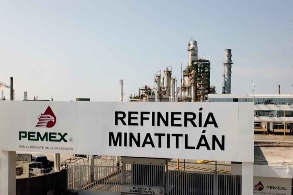 López Obrador presumió que las refinerías del país están en “números negros”