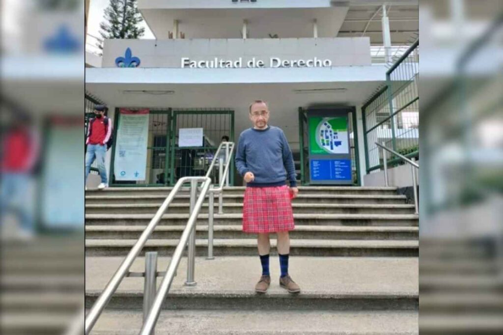 Profesor de Derecho en Veracruz convoca a usar falda al asistir a clases