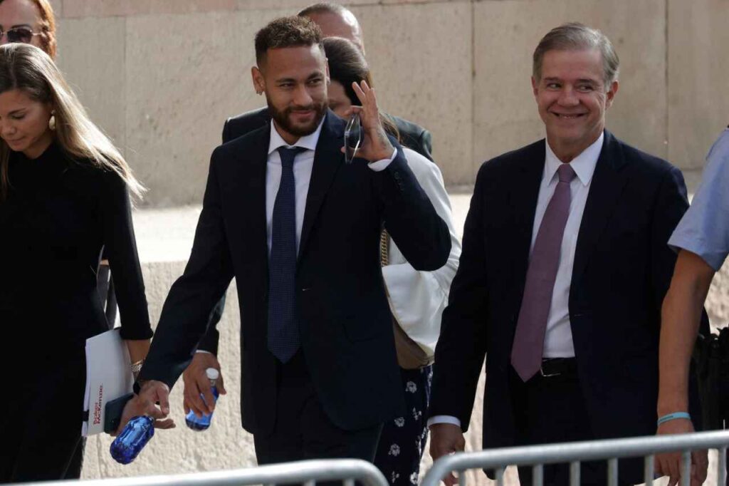 Barcelona pide dos años de cárcel para Neymar