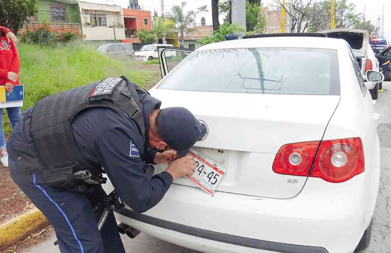 Analiza Gobierno del Estado de Aguascalientes el cambio de placas