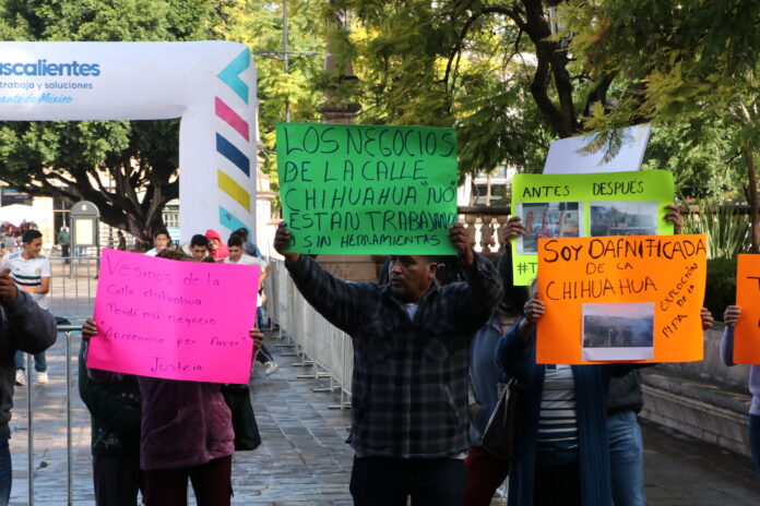 Se manifiestan comerciantes del fraccionamiento México, exigen apoyos para subsistir