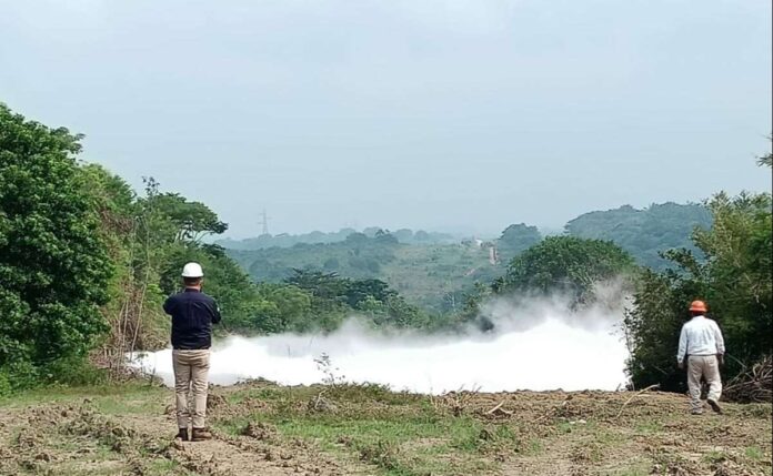Intentan controlar fuga de etano, pero explota ducto en Veracruz