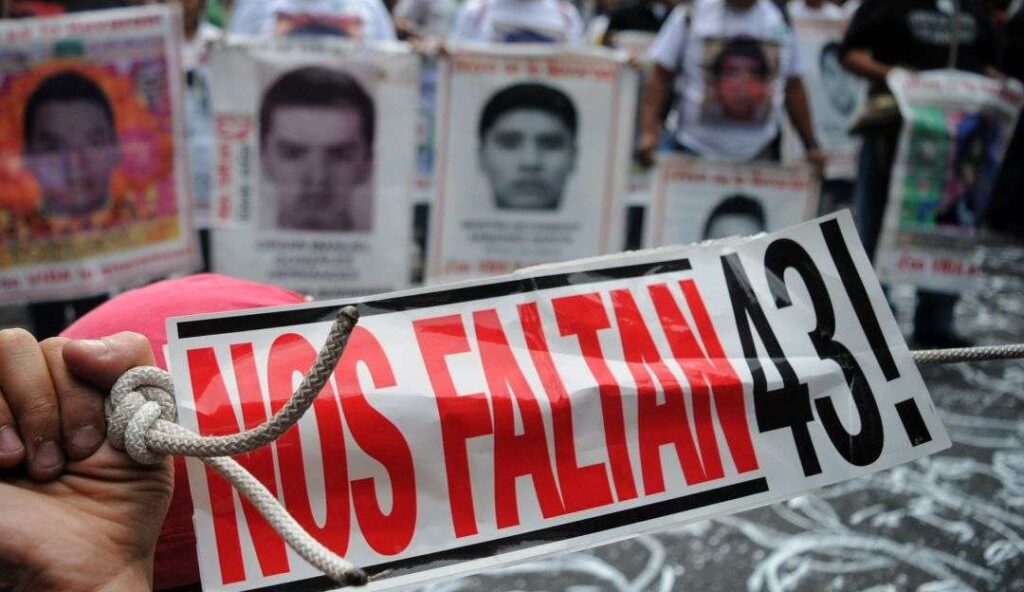 Juez deja sin efecto amparo de militares presos por caso Ayotzinapa