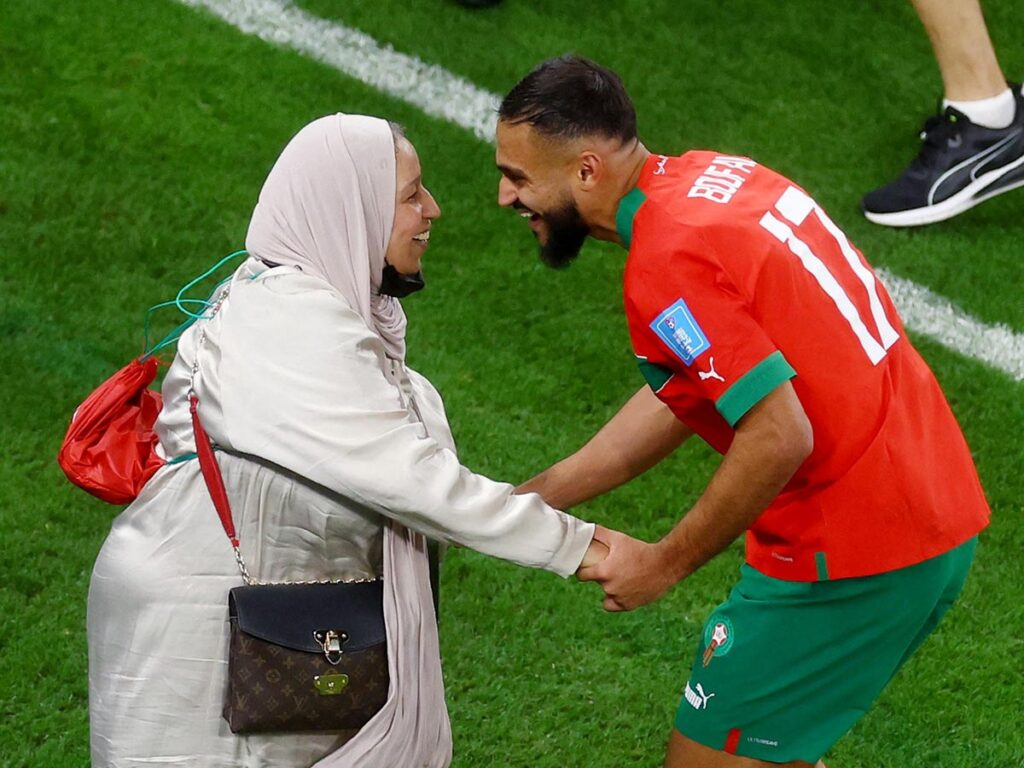 La emotiva celebración de un jugador de Marruecos con su madre
